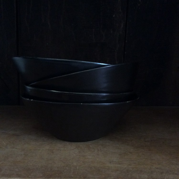 Pile d'assiette creuse.